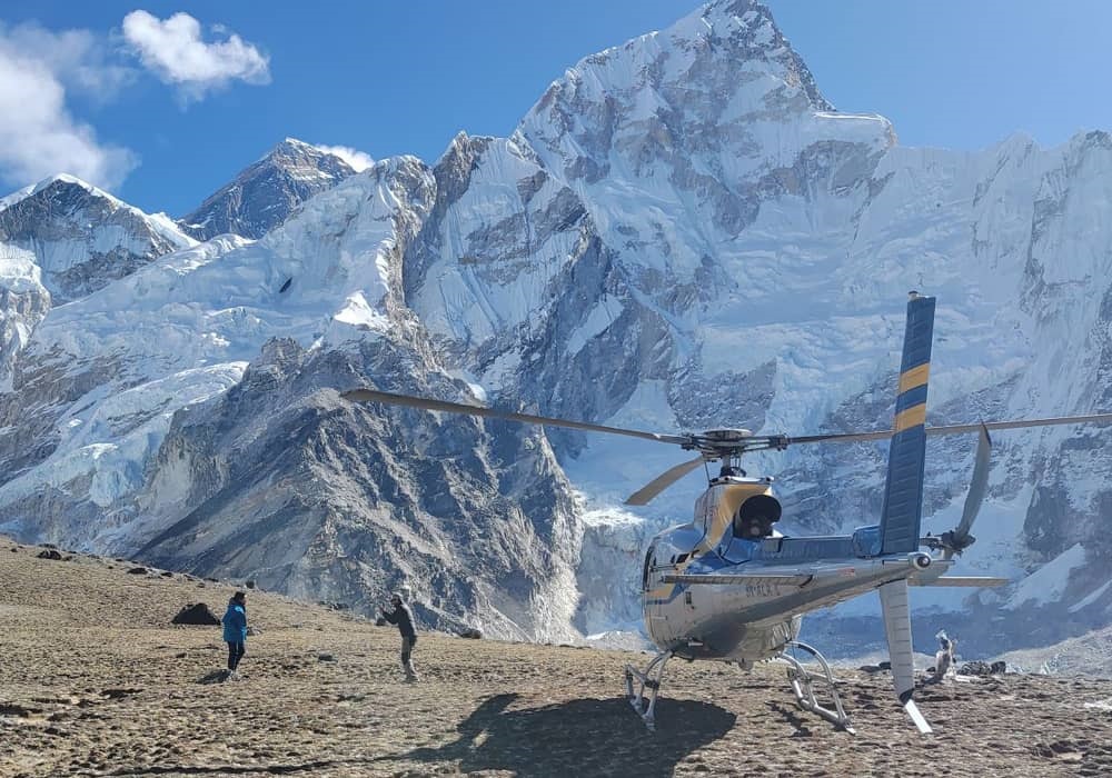 Everest base camp helicopter tour and breakfast at Everest view Hotel